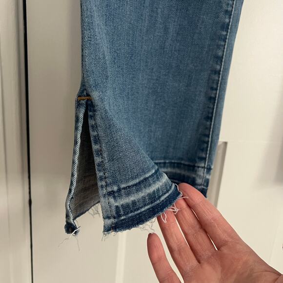 NWT FRAME Le Easy Flare Jeans Released Hem Fray Slit Size 28 - Picture 4 of 9